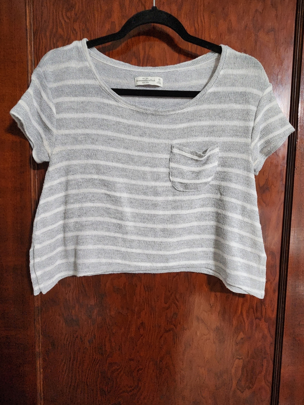 Abercrombie & Fitch Gray & White Striped Short Sleeve Cropped Knit Top NWOT